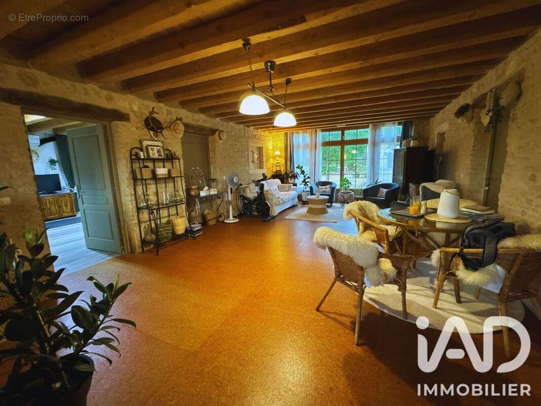 Maison 275 m² à Chateauneuf-Val-De-Bargis  - photo 4