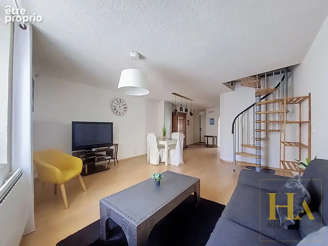 Un duplex atypique plein de charme à deux pas du centre-ville ! - photo 3