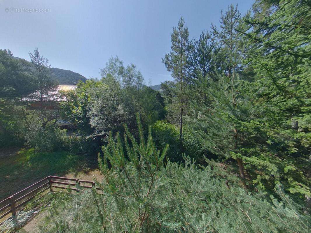 Appartement à ENCHASTRAYES