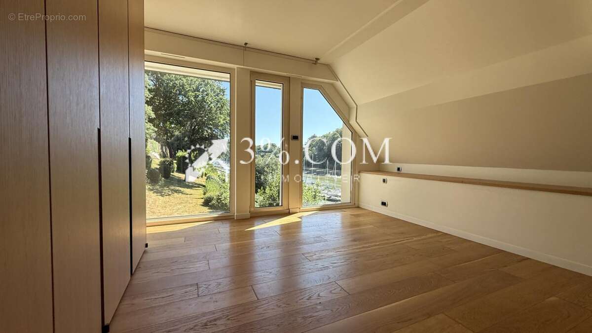 Situé sur le port de Saint-Goustan, à Auray, cet appartement - photo 6