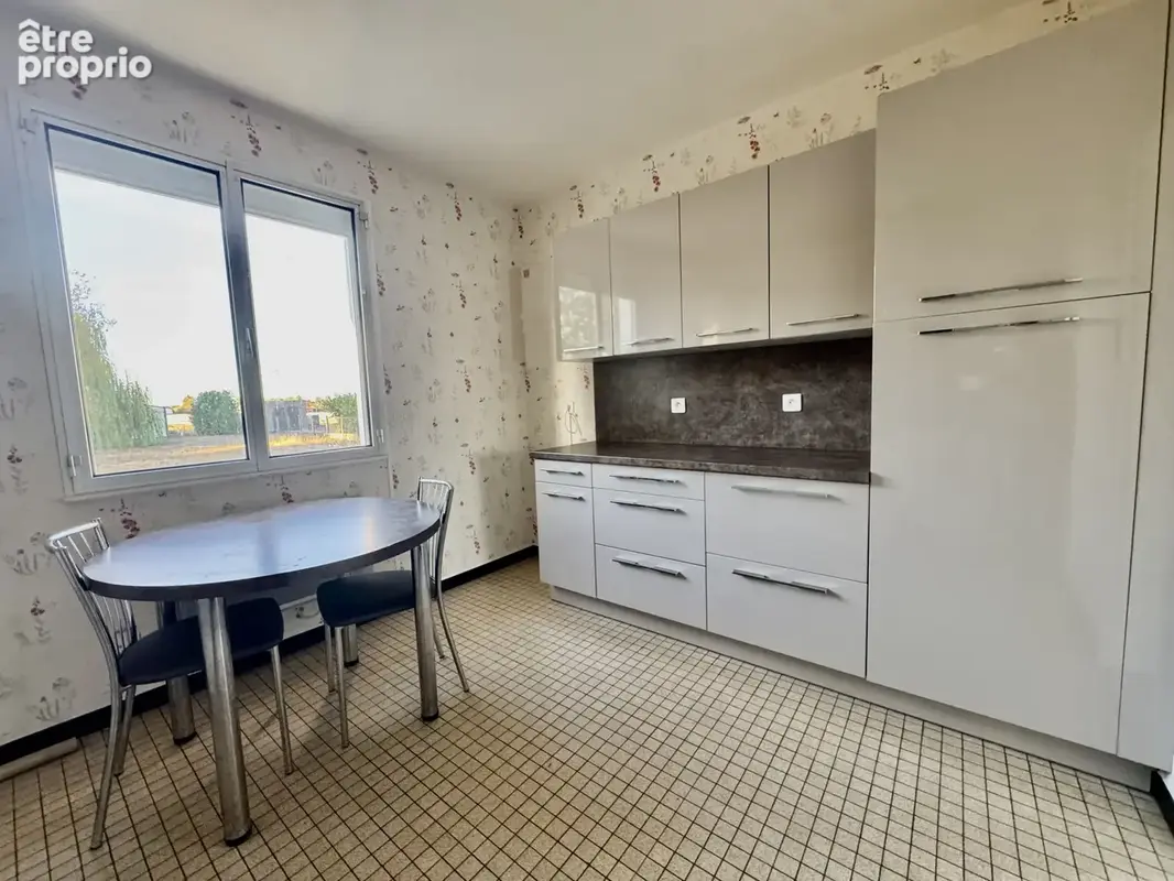 Varennes changy, plain pied, garage, 200m2 terrain, calme, campagne, 3 mn des commerces - photo 6