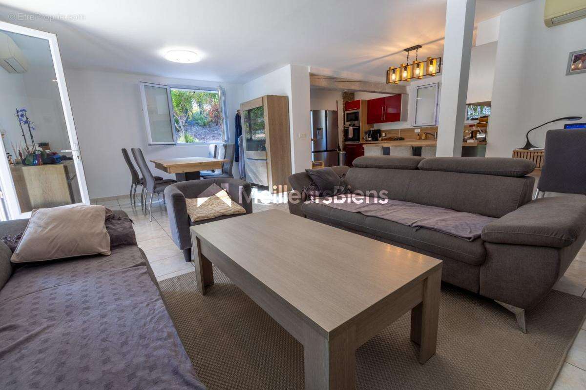 Maison à ROQUEBRUNE-SUR-ARGENS