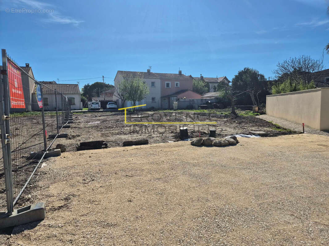 Terrain à MONTELIMAR