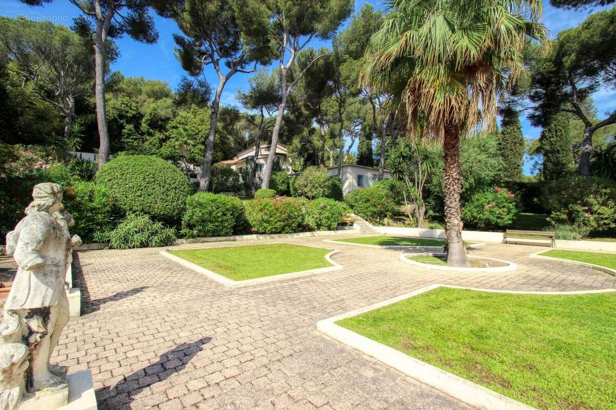 Saint jean cap ferrat "le cap" - propriété 600m²  terrain 5000m² piscine - photo 2