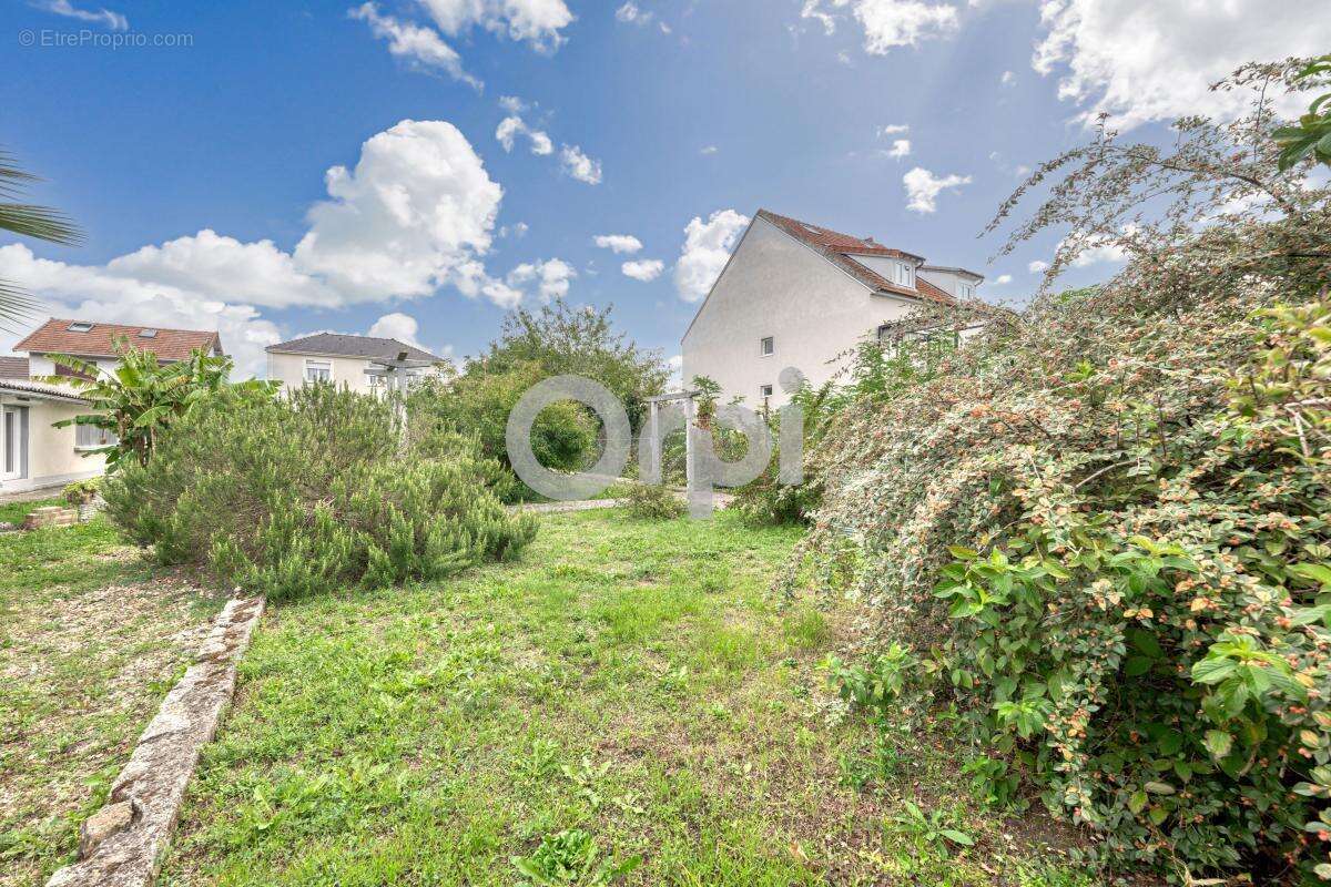 Terrain à ROSNY-SOUS-BOIS