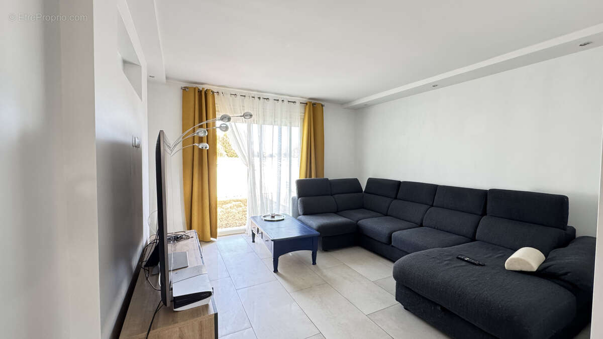 Maison à SAINT-LAURENT-DE-LA-SALANQUE