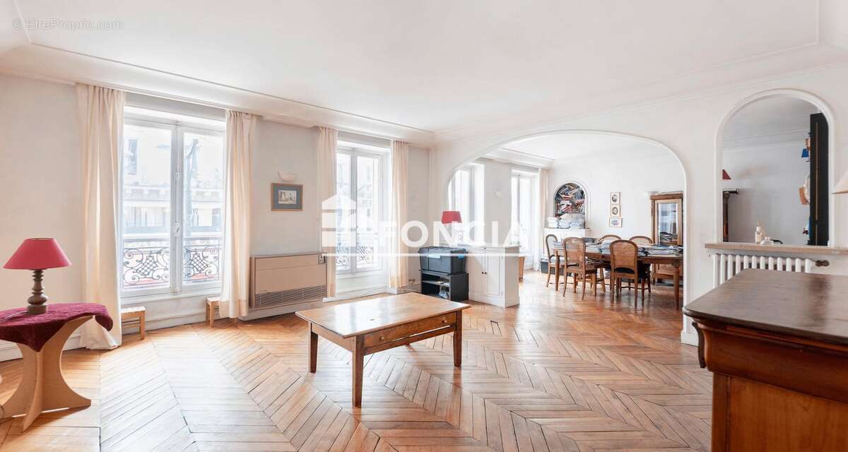 Appartement à PARIS-10E