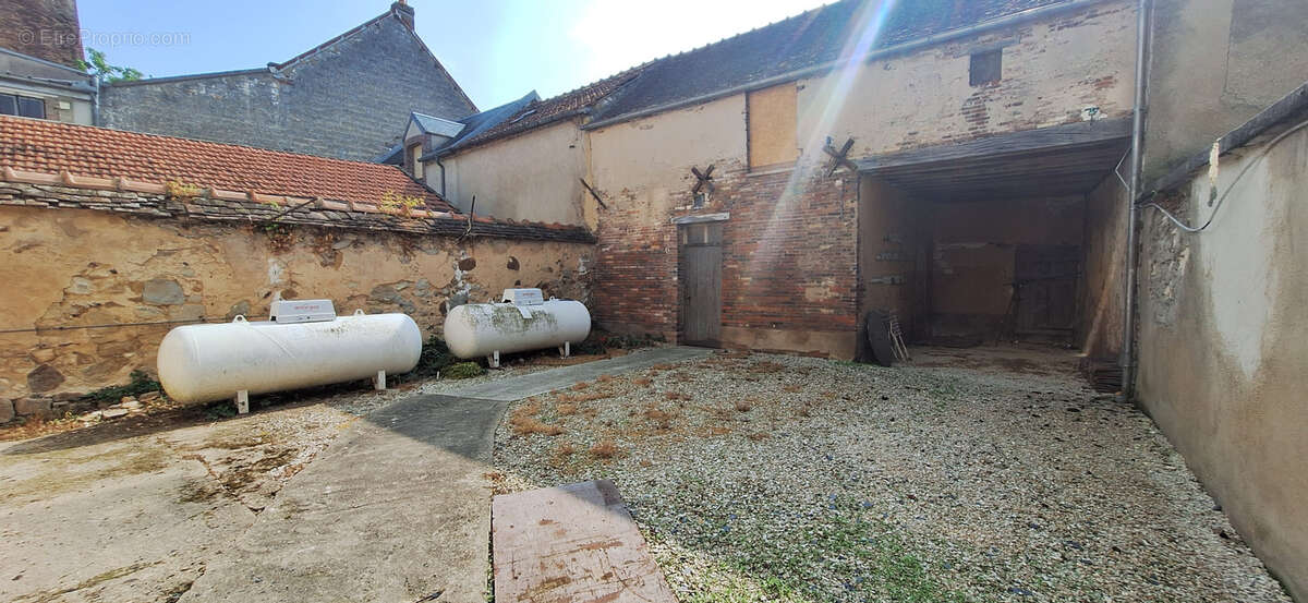 Appartement à VILLENEUVE-L'ARCHEVEQUE