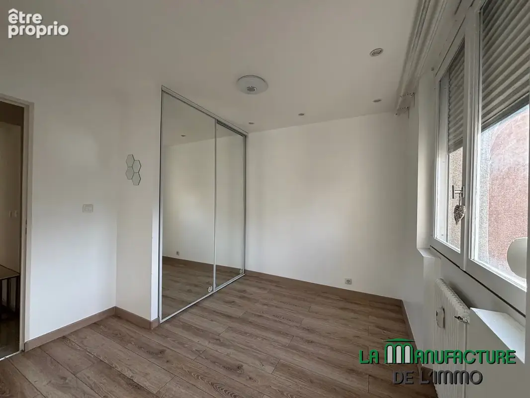 Saint etienne rue palluat de besset - appartement t4 renové avec 3 chambres cave et garage - photo 11