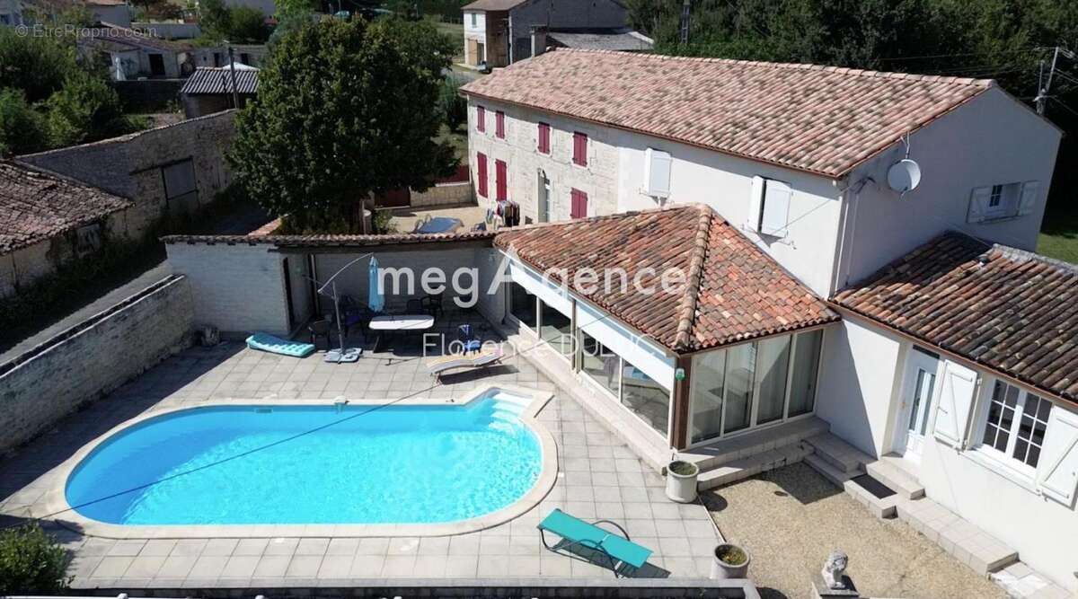 Charentaise de charme avec veranda, piscine, garage - photo 2