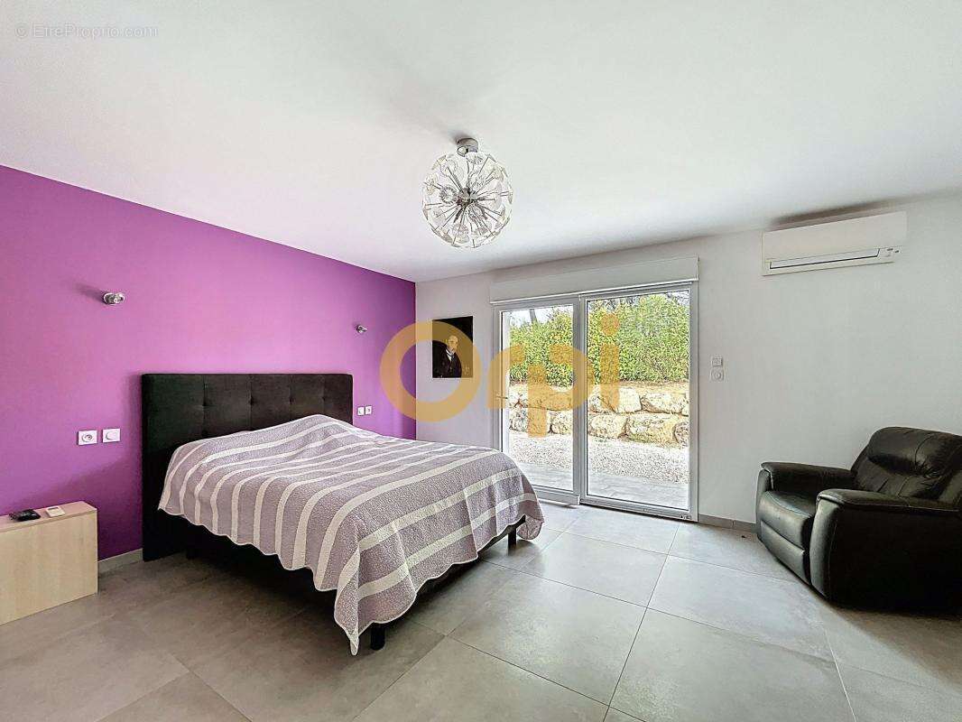 Maison à BAGNOLS-EN-FORET