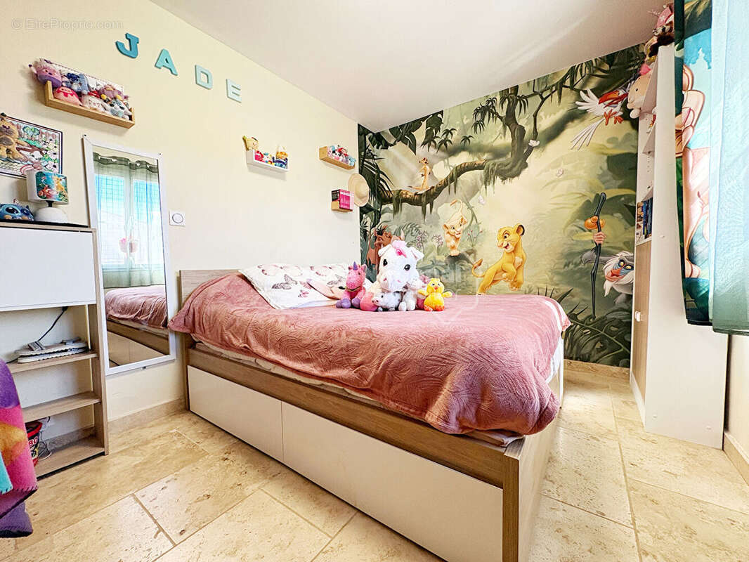 Exclusivité à Salon de Provence : Superbe maison 6 pièces avec piscine au quartier Bel-Air - La Crau - photo 10
