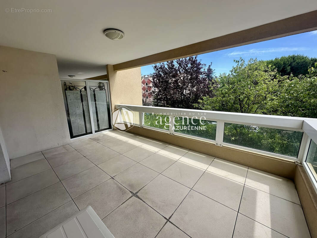 Appartement à SAINT-LAURENT-DU-VAR