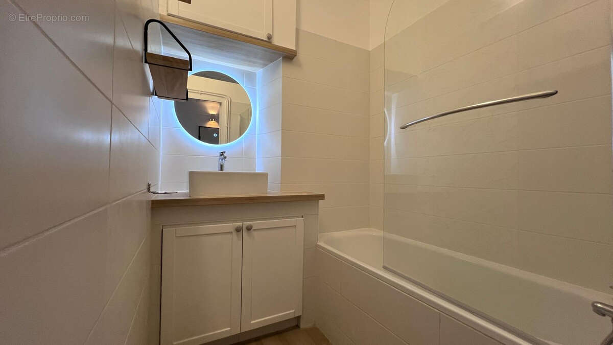 Appartement à COURBEVOIE