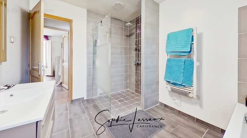 Maison récente de plain-pied à vendre en exclusivité à Authevernes – 152,35 m² – 5 pièces – 3 chambres – Double garage – Pièce c - photo 10