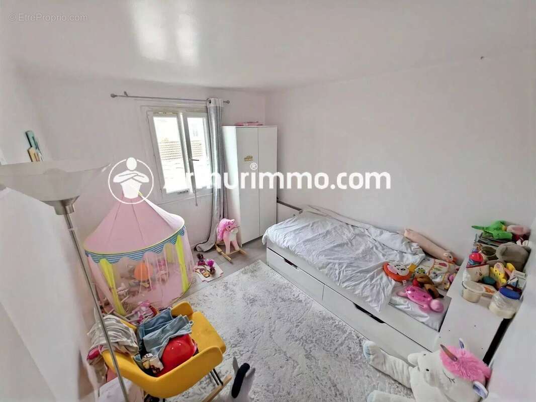 Appartement à SAVIGNY-LE-TEMPLE