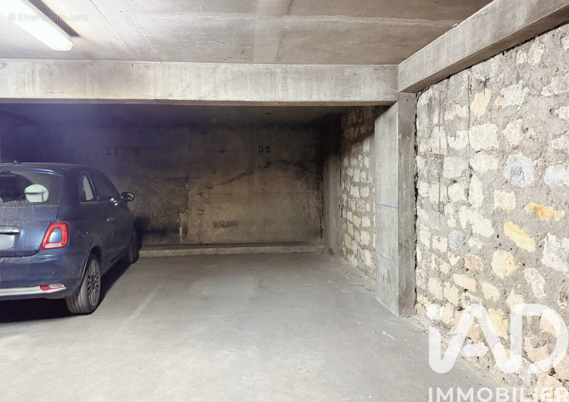 Photo 1 - Parking à PARIS-17E