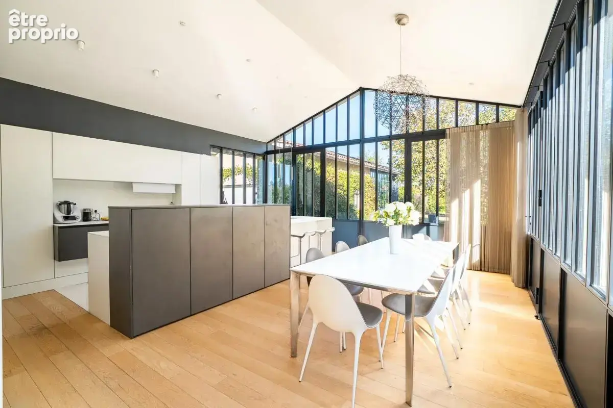 Maison de 9 pièces de 185 m² à Eysines - photo 4