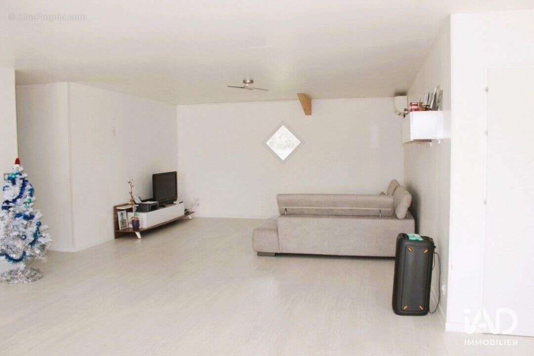 Maison 226 m² à Donnezac  - photo 6