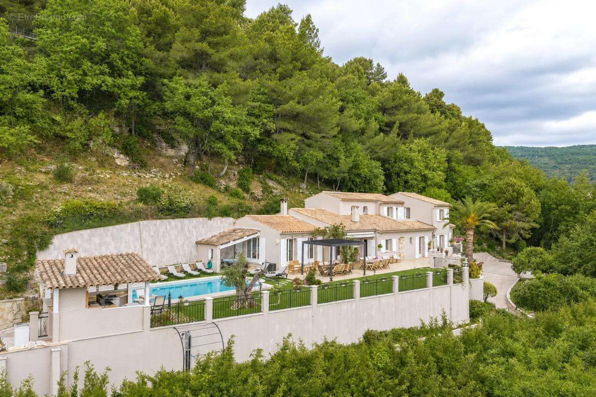 Maison de 6 pièces de 256 m² à Le Bar-sur-Loup - photo 25
