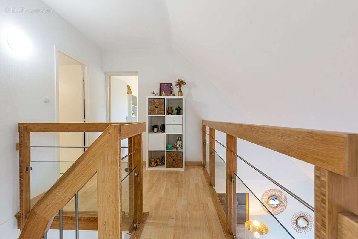 Agence immobiliere laforet - "monstera" - poisy - appartement duplex t4 de 96.01m² (84,05m2 carrez) - dernier etage - terrasse - - photo 10