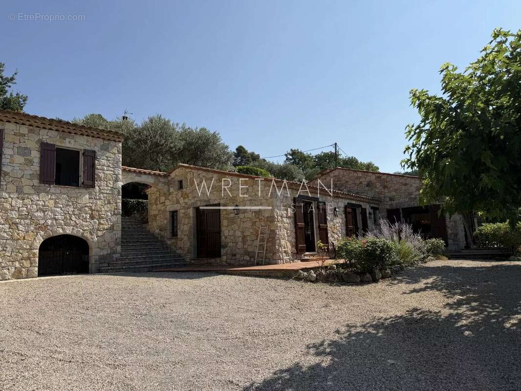 Villa en pierre avec 6 chambres et vue panoramique - SEILLANS - photo 7