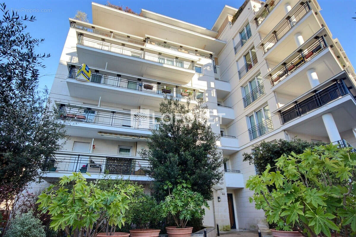 Appartement à COURBEVOIE
