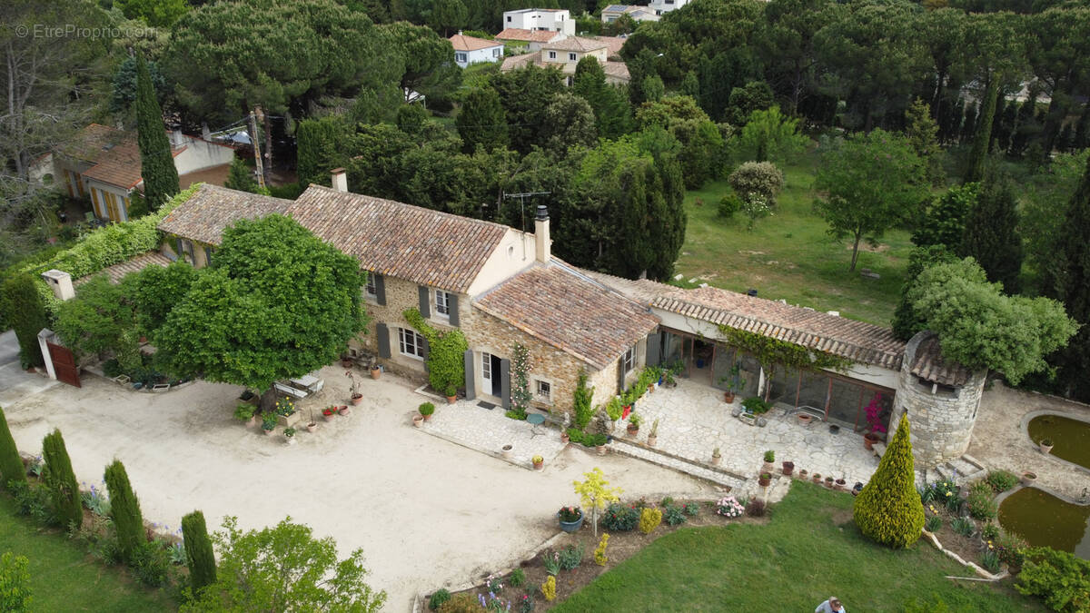 Maison à SAINT-LAURENT-DES-ARBRES