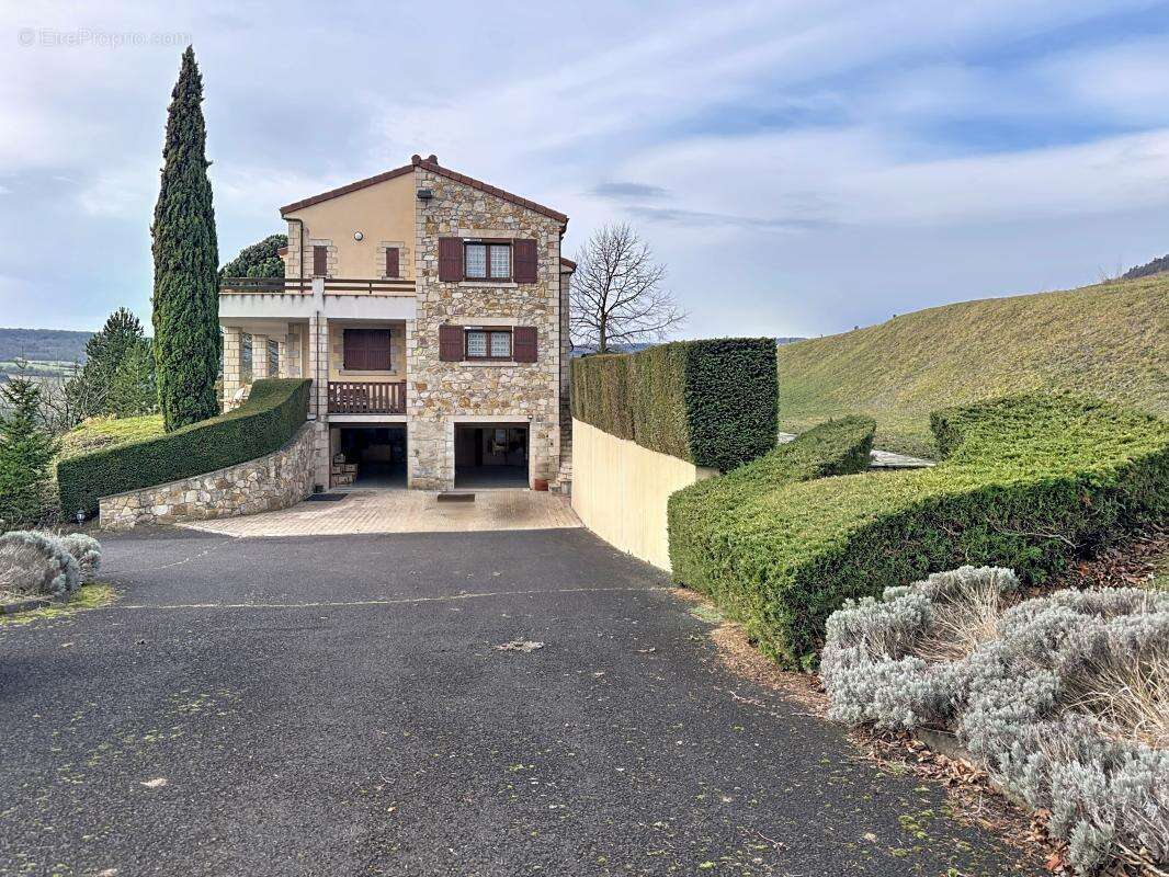 Maison à LA ROCHE-BLANCHE