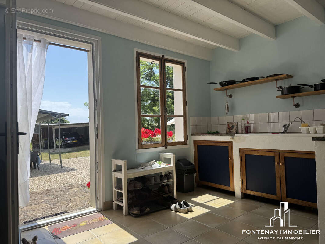 Maison 176 m² à Saint-Cyr-Des-Gats  - photo 3