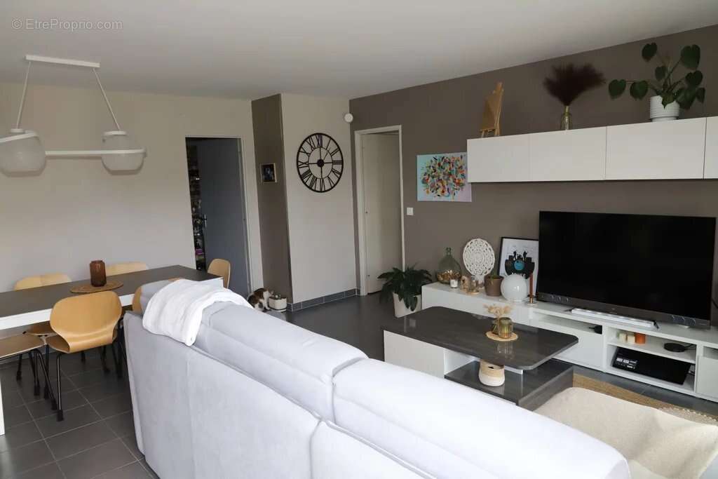 Maison à LA TOUR-DU-CRIEU