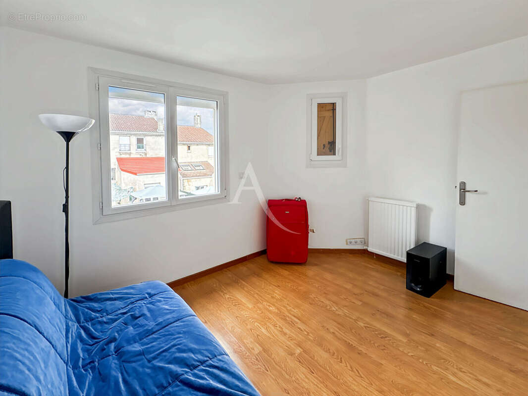 Maison à JOUY-LE-MOUTIER