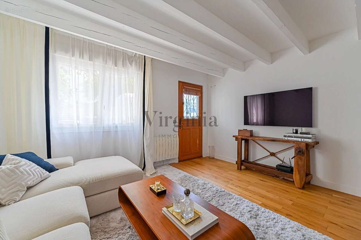 Maison de ville en duplex - Garage - 2 chambres - À deux pas du métro et du marché - photo 2