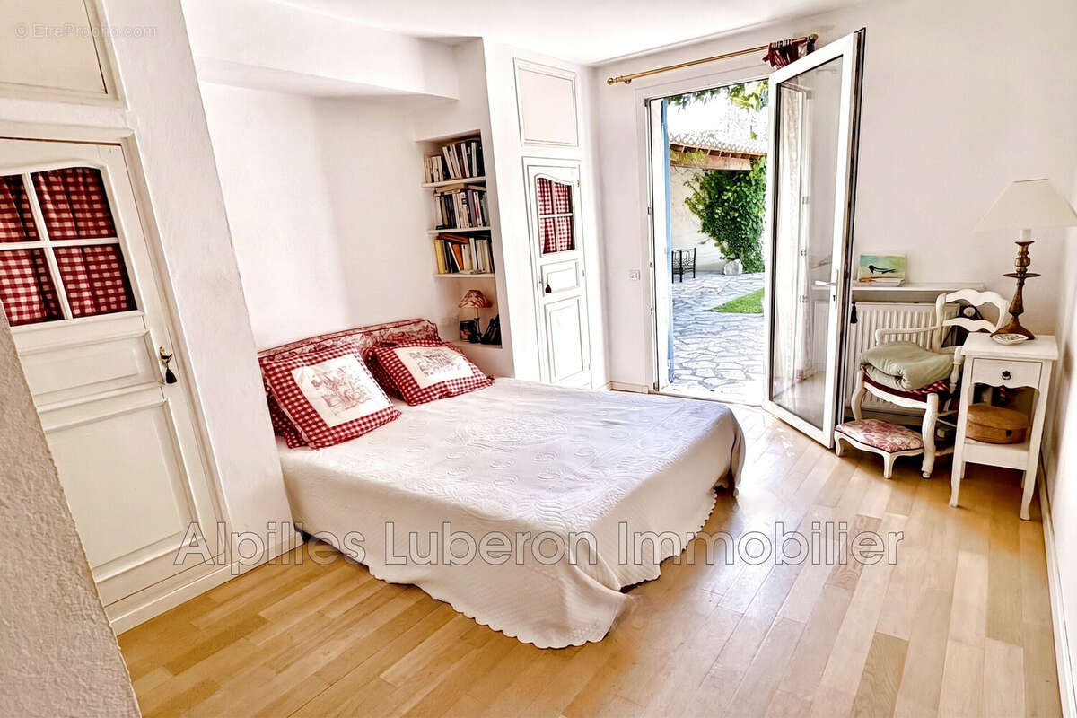 Maison 171 m² à Saint-Remy-De-Provence  - photo 9