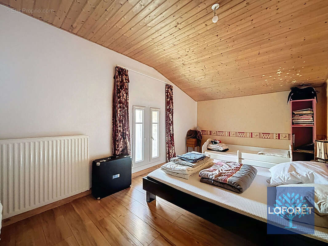 Maison à LA CHAIZE-LE-VICOMTE