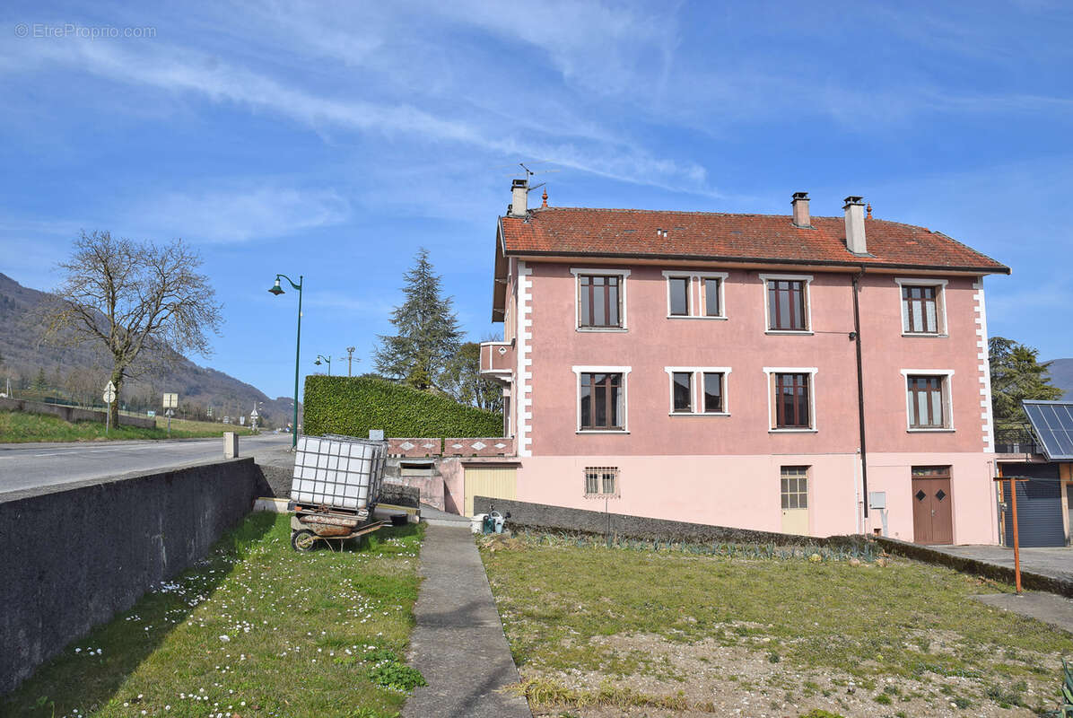 Villa traditionnelle à 5 kms de SEYSSEL. - photo 2