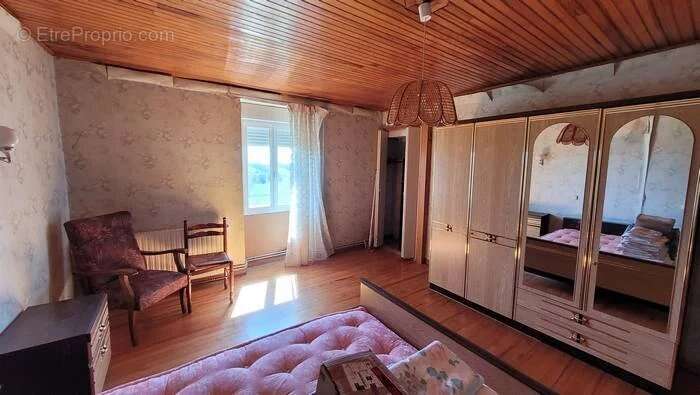 Maison à MIRANDOL-BOURGNOUNAC