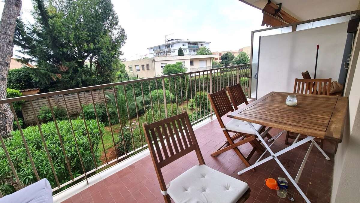 Appartement à SAINT-LAURENT-DU-VAR