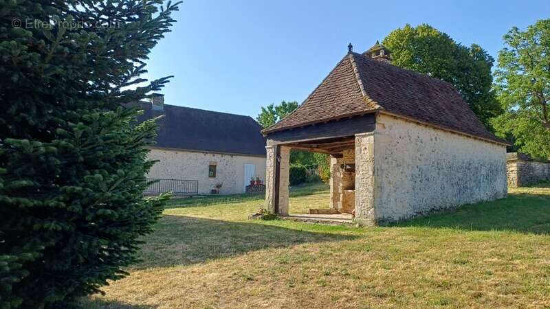 Propriete/Gites 6 hectares, Proche de THENON (24) - photo 8