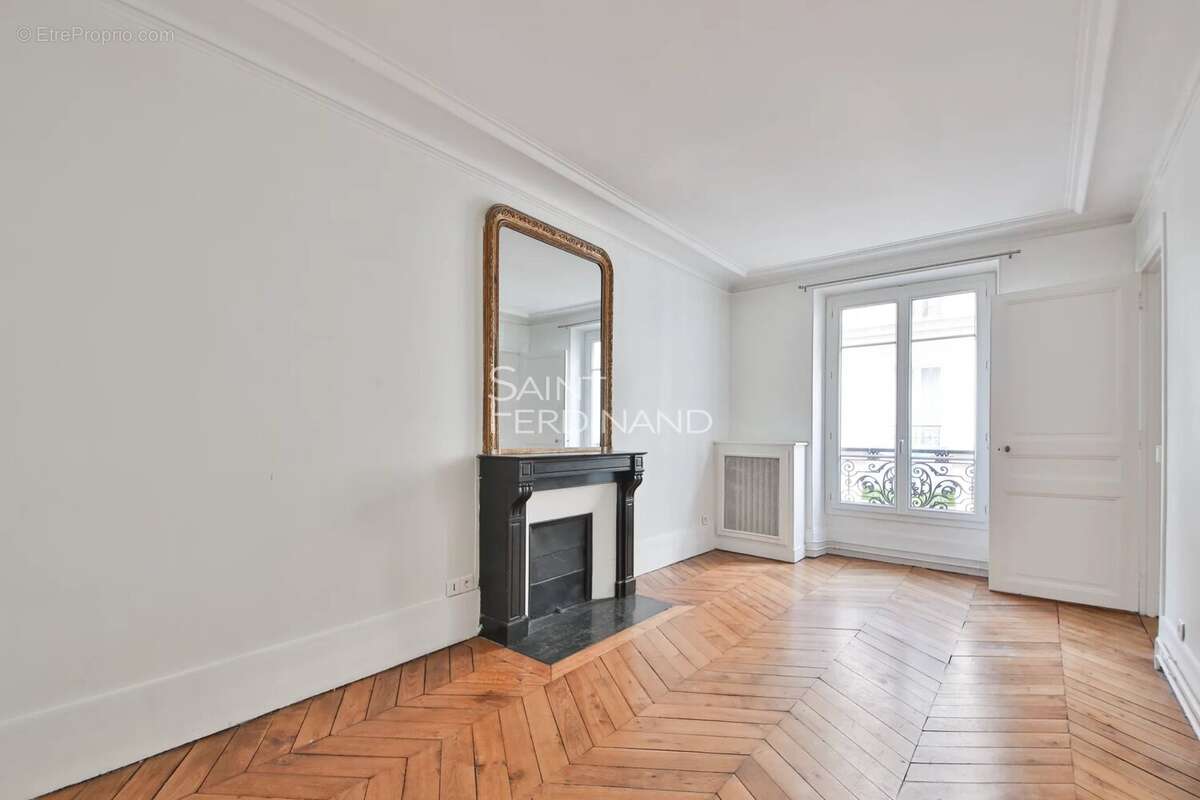 Appartement à PARIS-17E