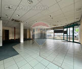 Commerce à VARENNES-VAUZELLES