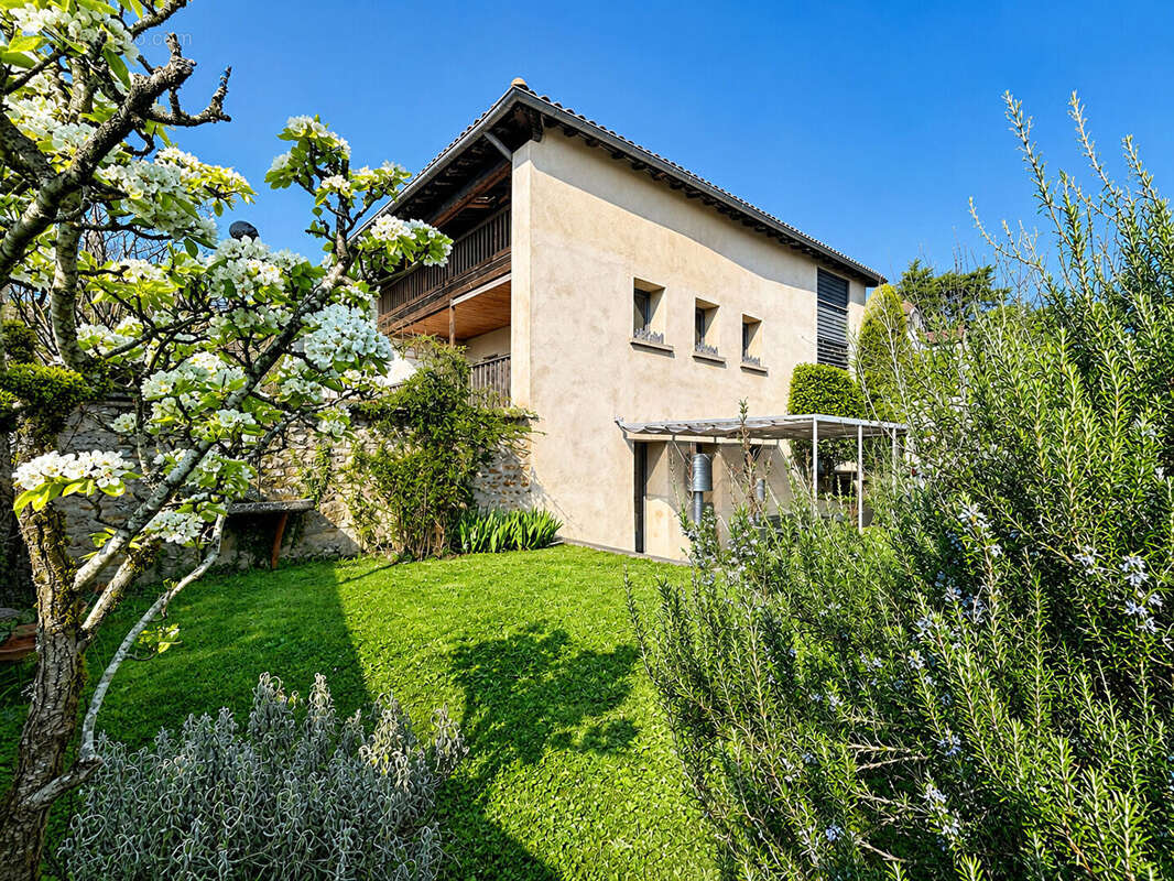 Maison à SAINT-CYR-AU-MONT-D'OR