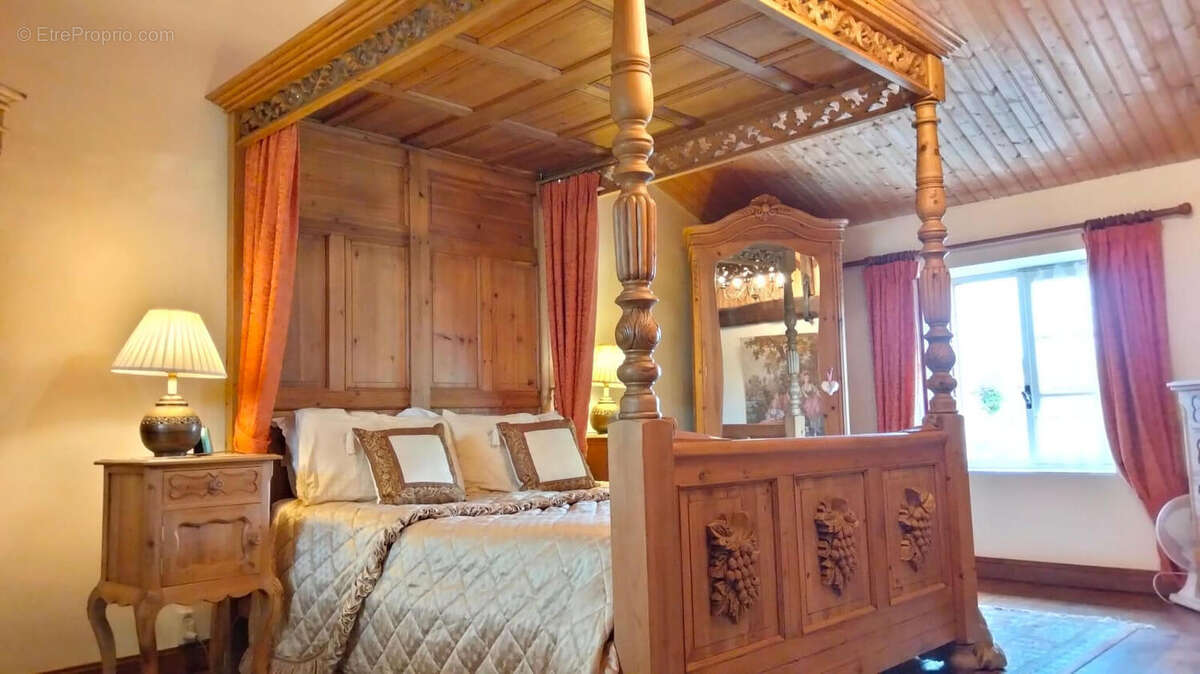 CHAMBRE - Maison à SALLES-DE-VILLEFAGNAN