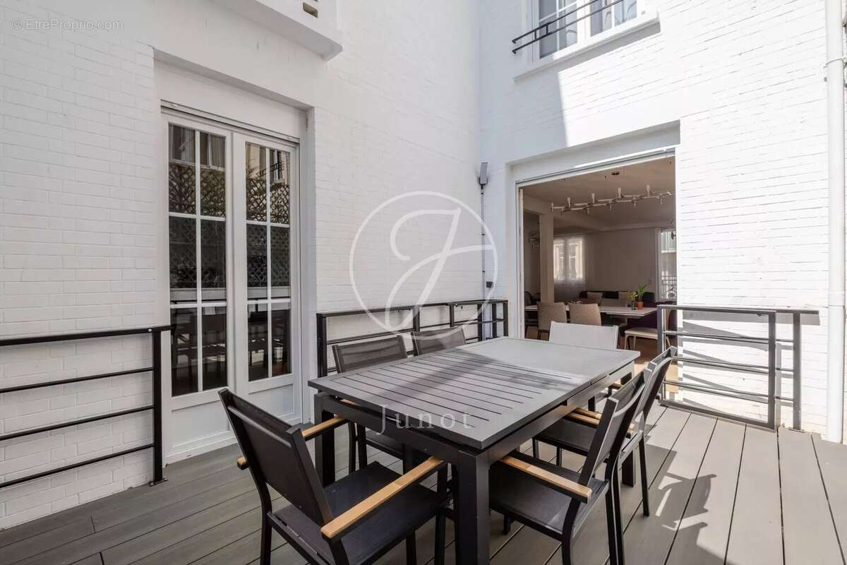 Maison à NEUILLY-SUR-SEINE