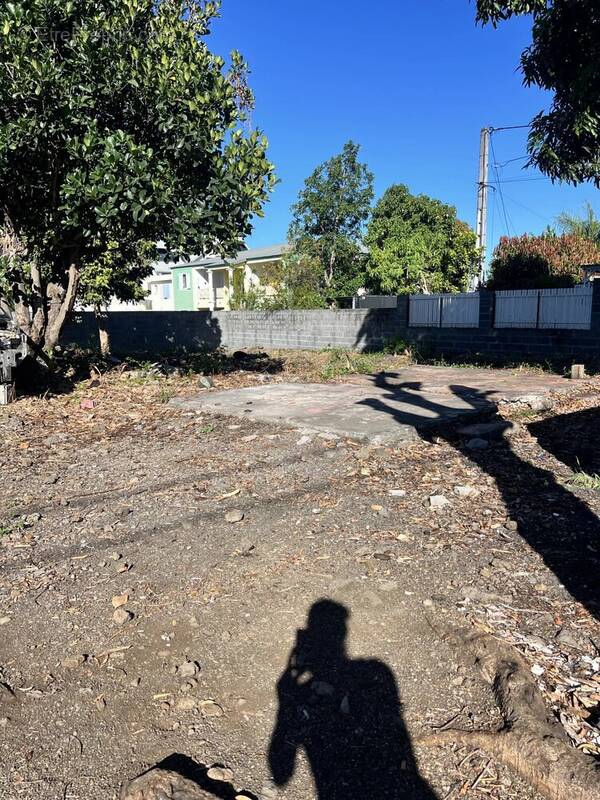 Terrain à LE TAMPON