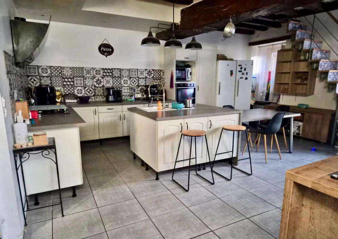 Maison de 6 pièces de 188 m² à Courcelles-la-Forêt - photo 3