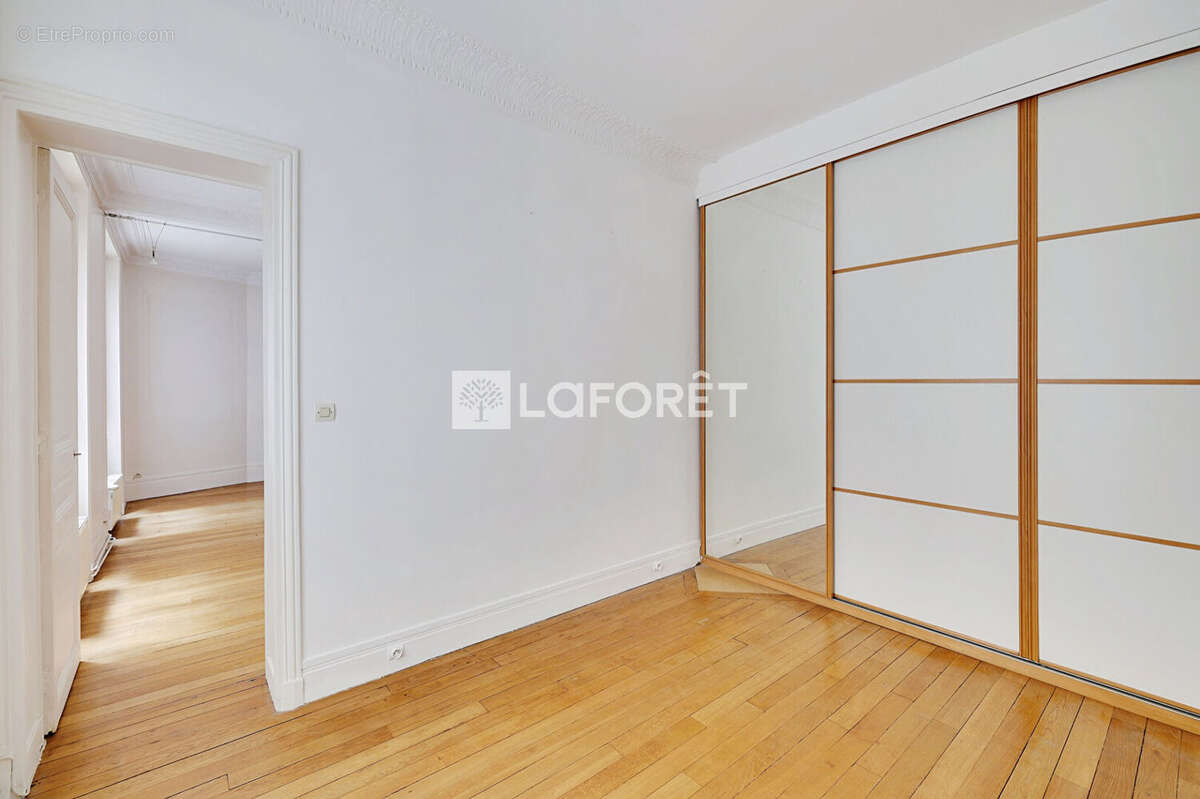 Appartement à PARIS-14E