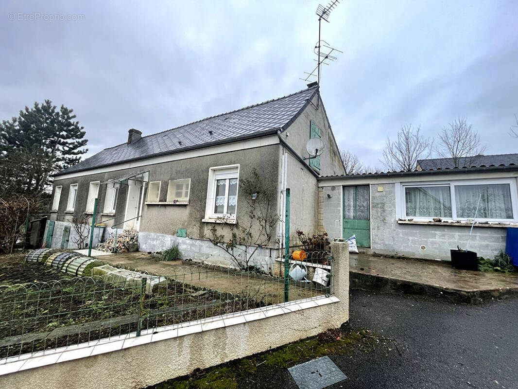 Maison à VENEROLLES