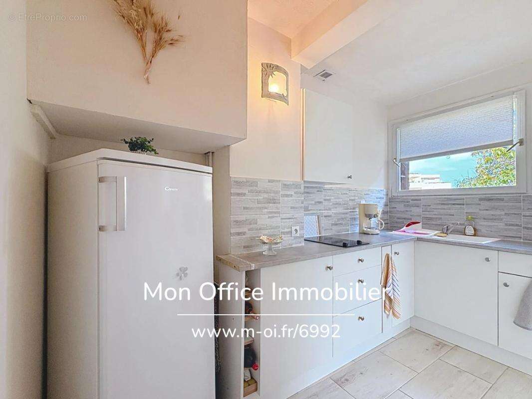 Référence : 6992-les. - appartement rénové proche centre et port dernier étage à vendre à cavalaire sur mer - photo 10