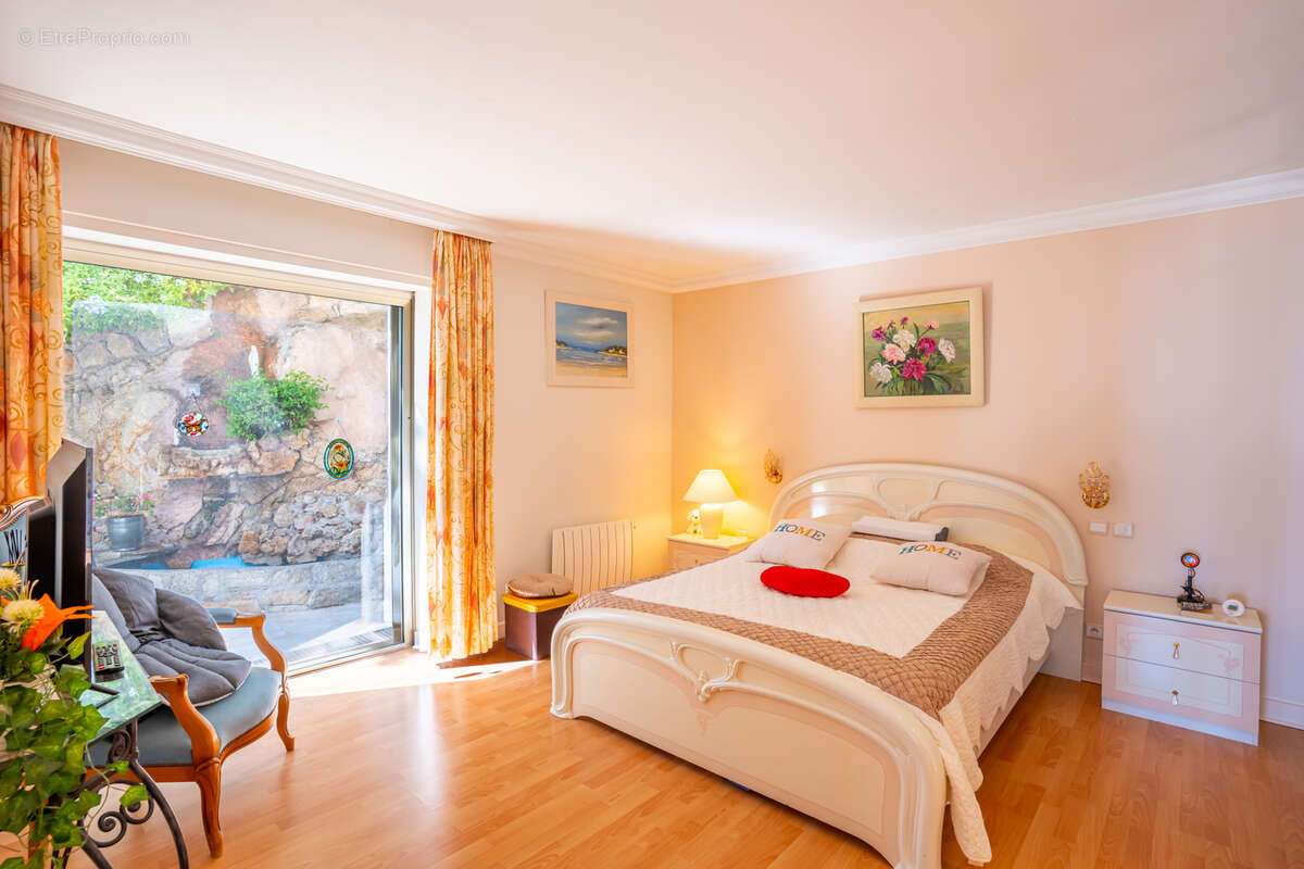 Maison à MANDELIEU-LA-NAPOULE